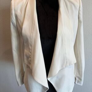 Cream BCBG Max Azria blazer with pockets XXS